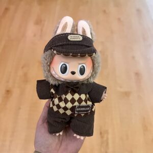 Pop Mart Labubu Kläder - Brun rutig outfit med keps, kompatibel med Big Into Energy, Exciting Macaron & Have a Seat
