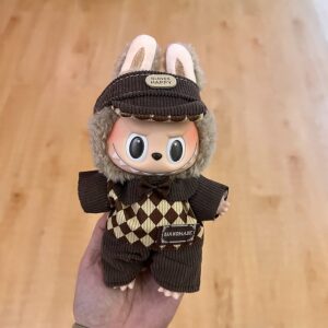 Pop Mart Labubu Kläder - Brun rutig outfit med keps, kompatibel med Big Into Energy, Exciting Macaron & Have a Seat